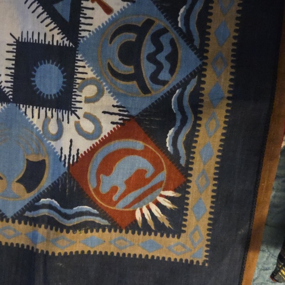 Geometric Patterned Poly/Cotton Bedding - Picture 2 of 4